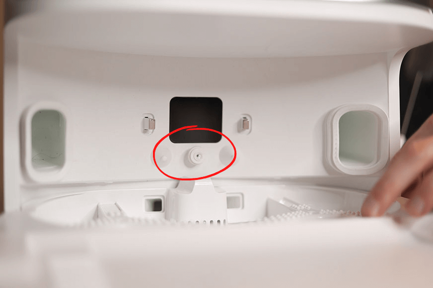 Ниппель для слива воды для пополнения мобильного контейнера для воды Dreame L10s Ultra.